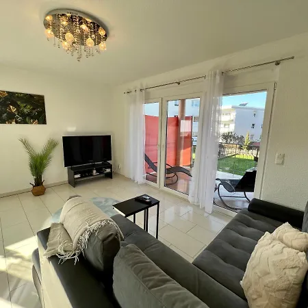 Modern Comfort For 6 - Kitchen - Balcony - Parking Apartment *