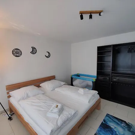 Modern Comfort For 6 - Kitchen - Balcony - Parking Apartment *