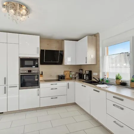 Apartment Modern Comfort For 6 - Kitchen - Balcony - Parking