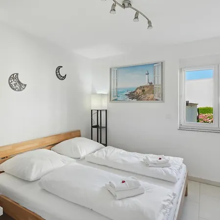 Modern Comfort For 6 - Kitchen - Balcony - Parking Apartment *